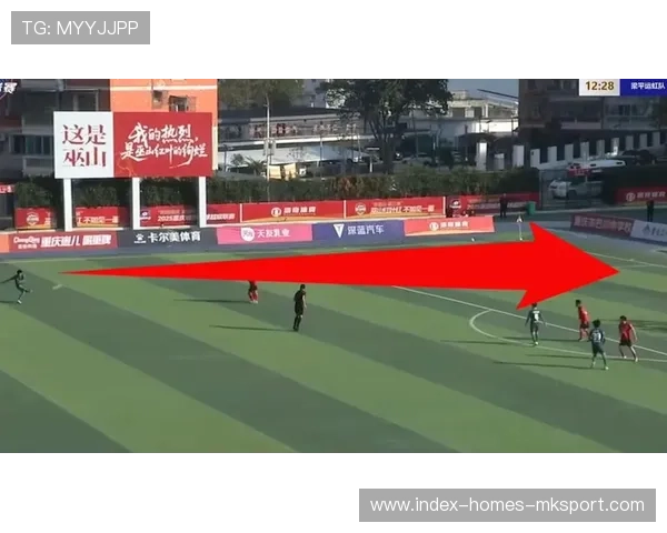 河南队古斯塔沃任意球直接攻门，弧线直挂死角