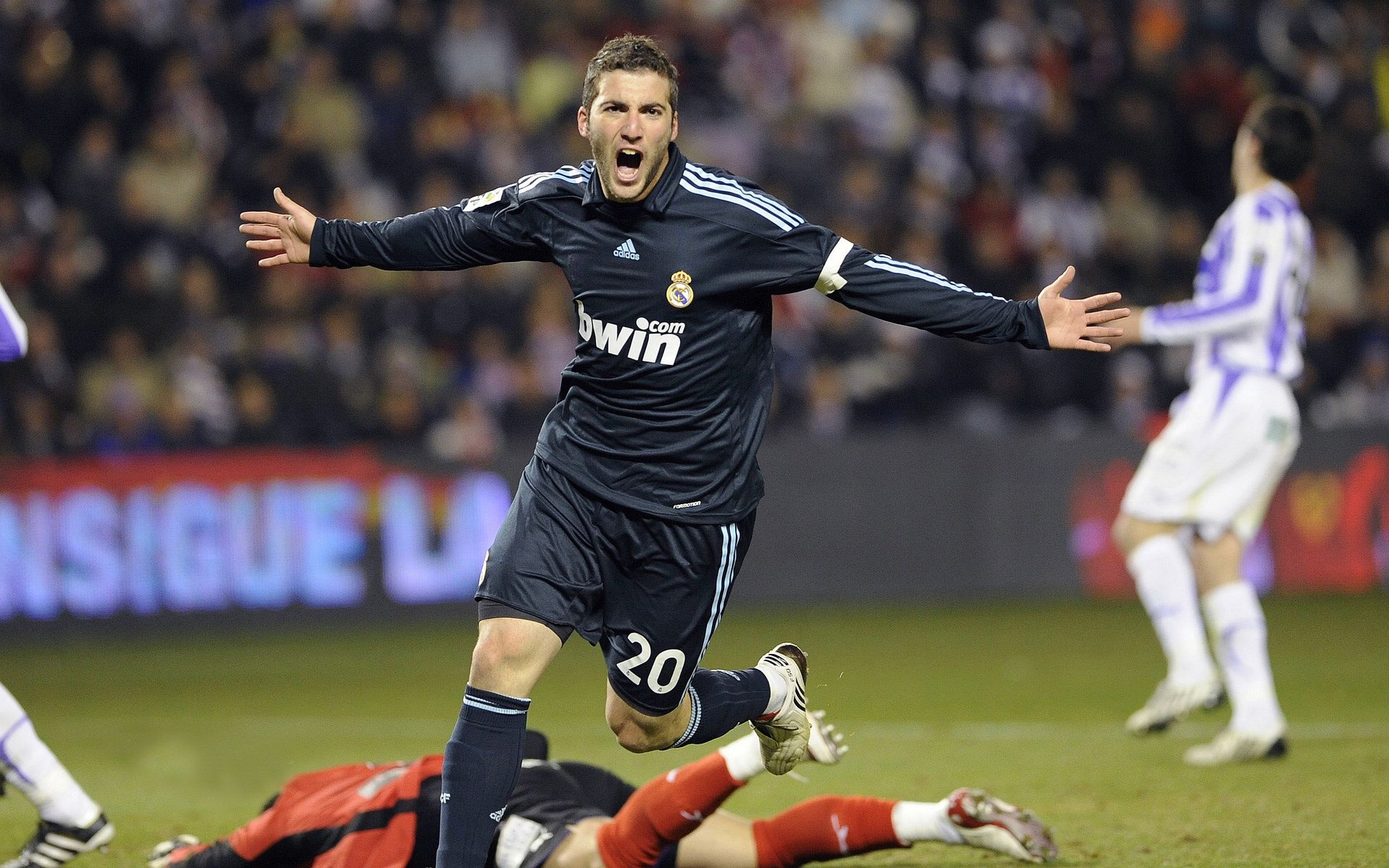 法甲密集赛程中球员高频冲刺与伤病发生率的统计分析,法甲爆发大规模冲突